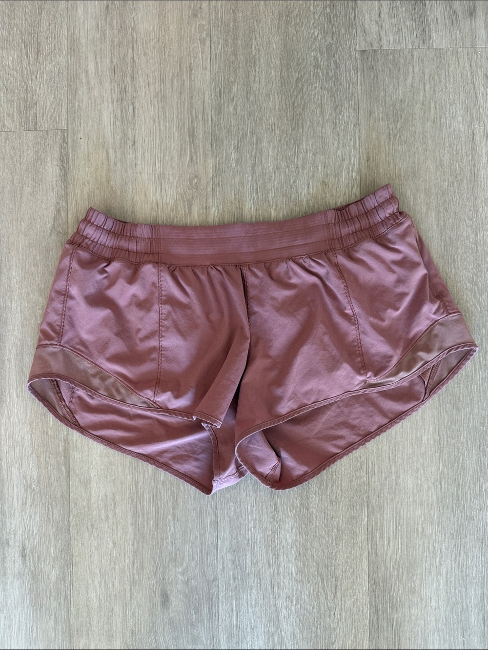 Lululemon Hotty Hot Shorts 2.5 Pink Size 10 - Picture 1 of 4